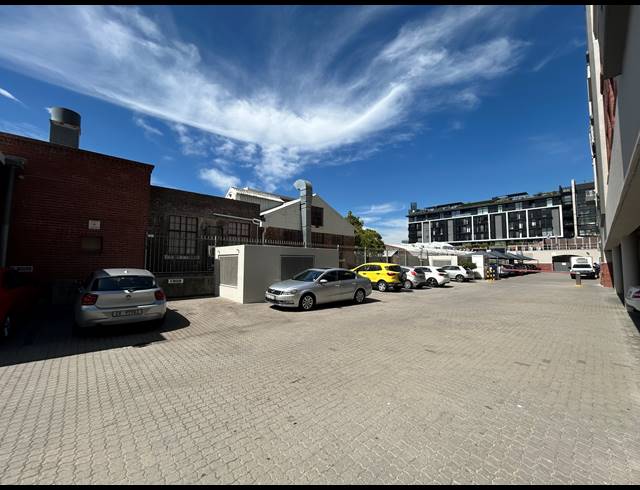 62M² BUILDING TO LET IN GREEN POINT